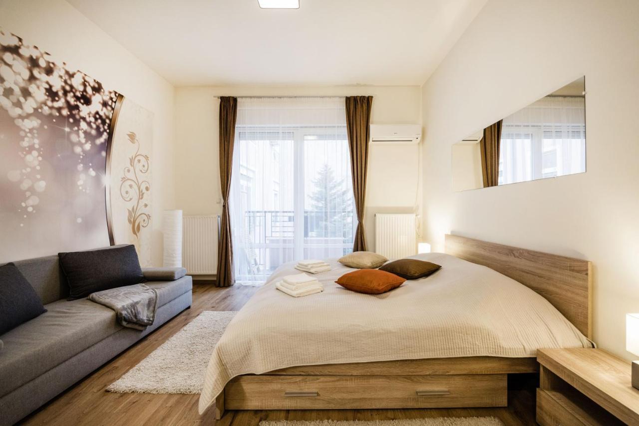Downtown Charm With Balcony And Garden View * Budapest
