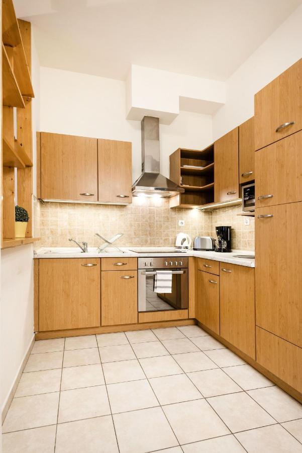 Downtown Charm With Balcony And Garden View Apartamento
