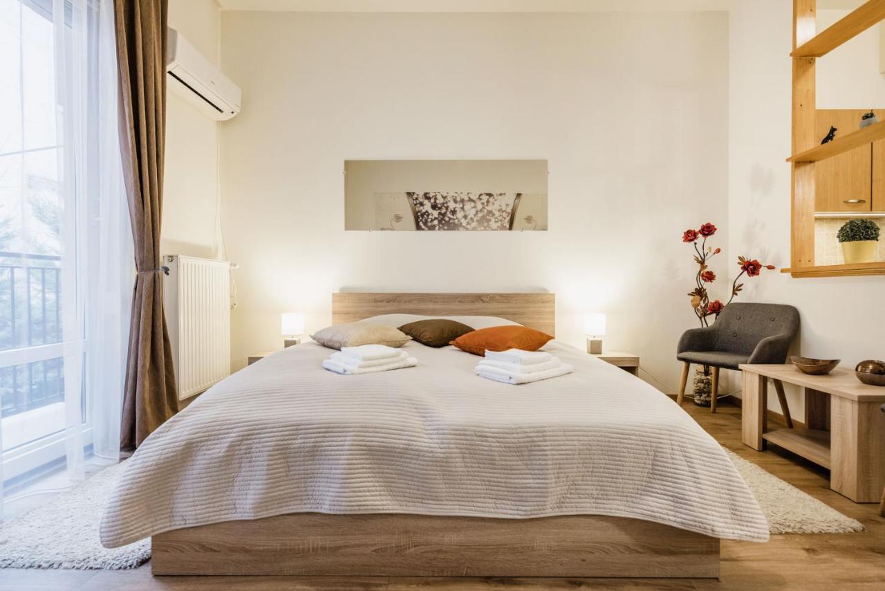 Appartement Downtown Charm With Balcony And Garden View