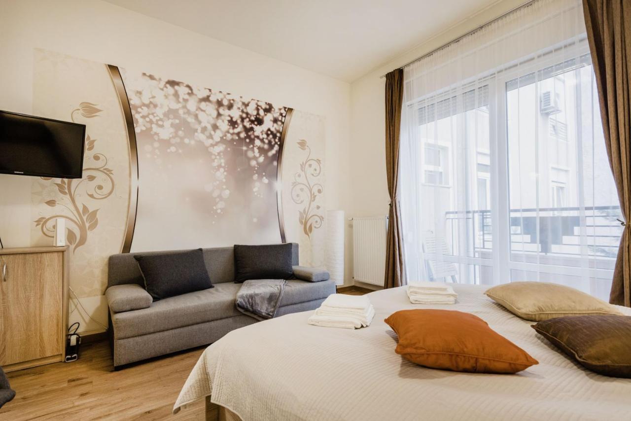 Appartement Downtown Charm With Balcony And Garden View Budapest