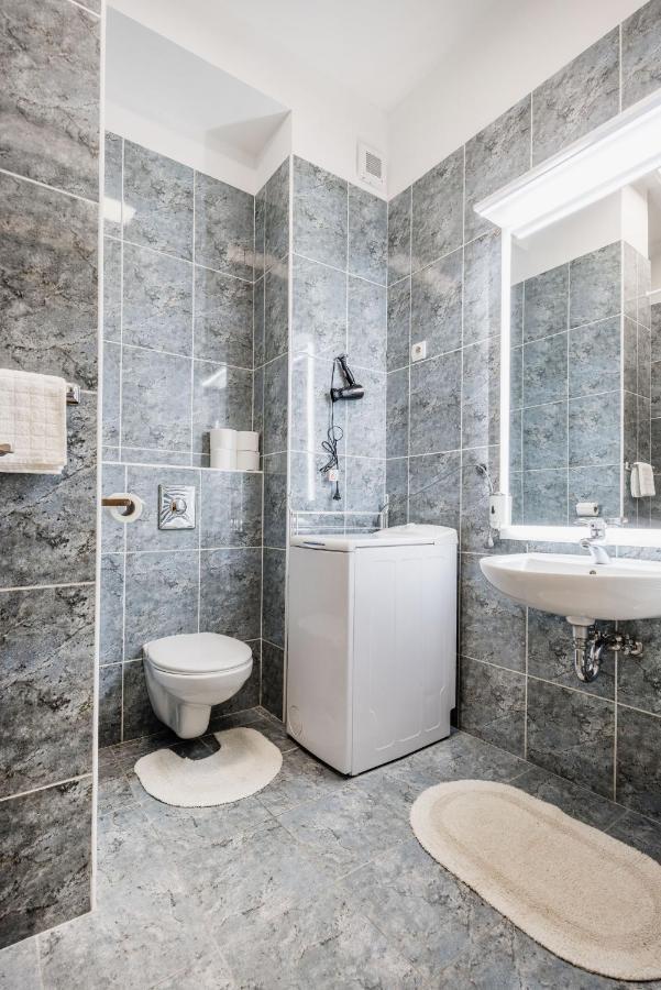 Downtown Charm With Balcony And Garden View Appartement Budapest